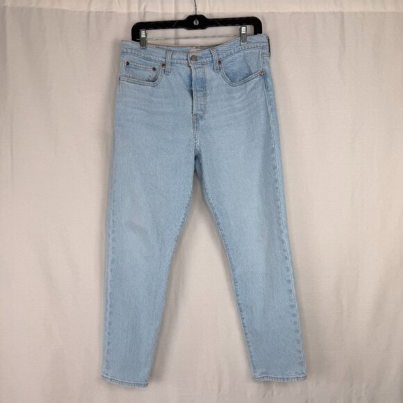 Levi Strauss & Co. Women's Wedgie style Light Wash Tapered Ankle Denim | Size 31 - Picture 2 of 8